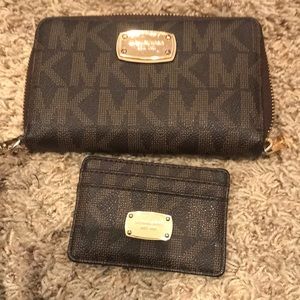 Michael Kors set wristlet and card holder